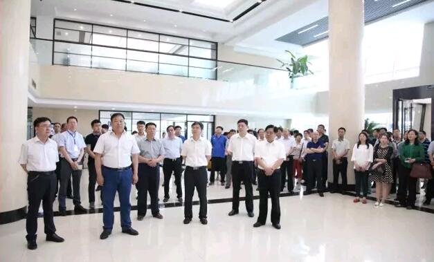 全省省級以上經(jīng)濟(jì)開發(fā)區(qū)現(xiàn)場會議觀摩團(tuán)蒞臨集團(tuán)公司觀摩
